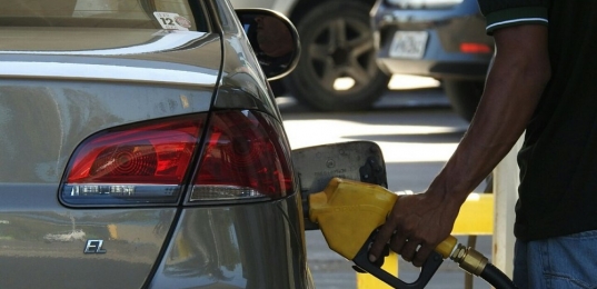 Petrobras poderá reajustar preços de combustível todo dia para recuperar mercado